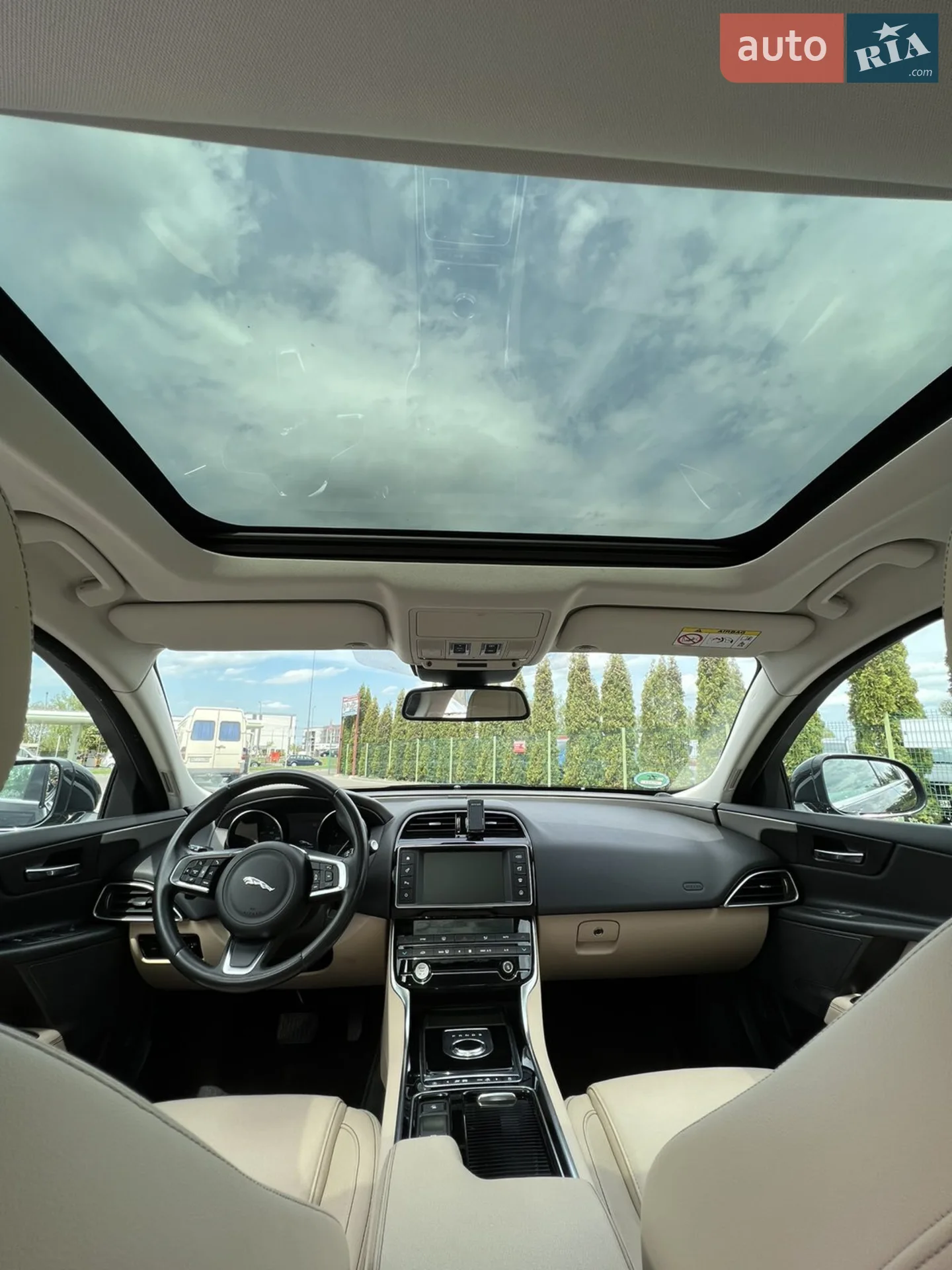 2018 Jaguar XE - мініатюра 31