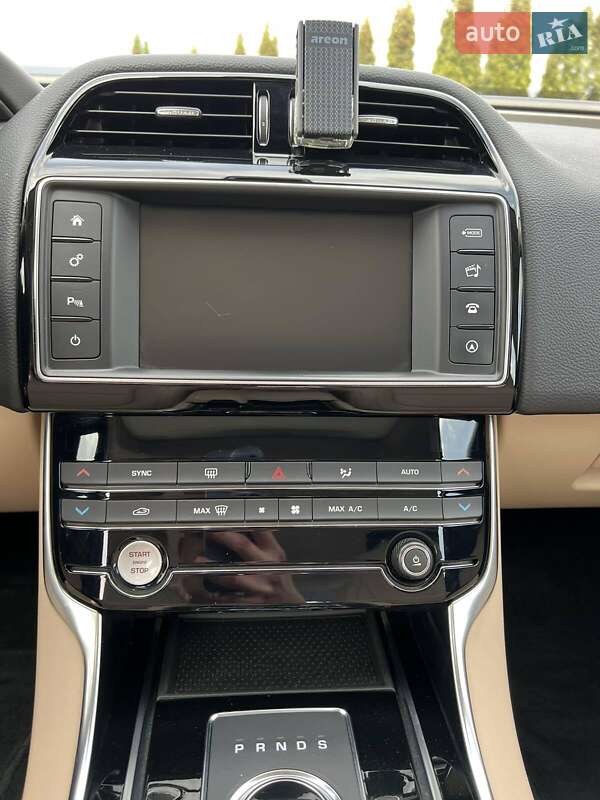 Седан Jaguar XE 2018 в Луцке