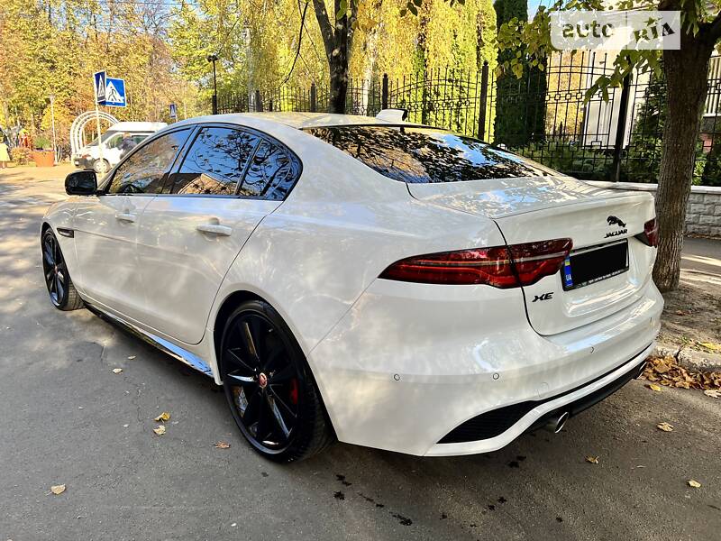 Седан Jaguar XE 2021 в Киеве