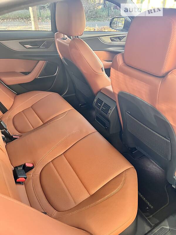 Седан Jaguar XE 2021 в Киеве