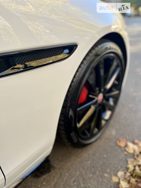Седан Jaguar XE 2021 в Киеве