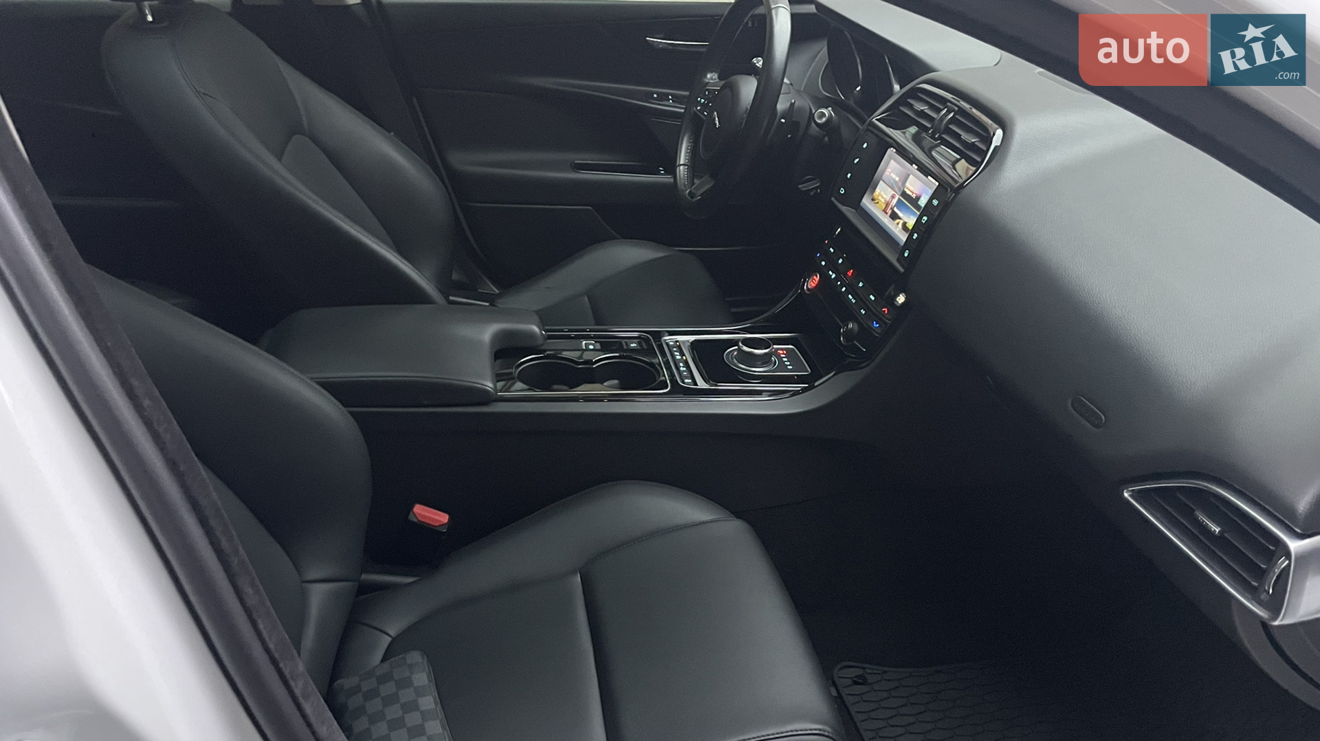 2016 Jaguar XE - мініатюра 6