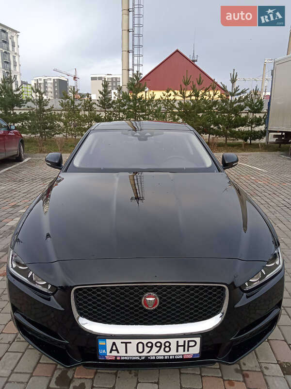 Седан Jaguar XE 2016 в Ивано-Франковске