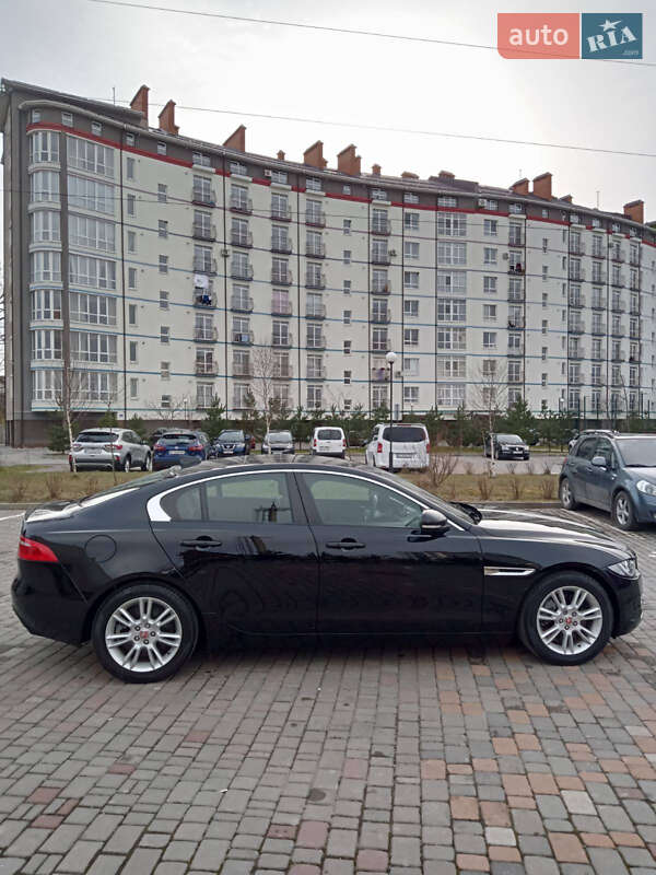 Седан Jaguar XE 2016 в Ивано-Франковске