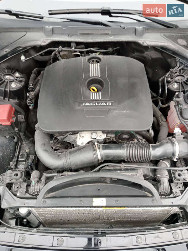 Седан Jaguar XE 2016 в Ивано-Франковске