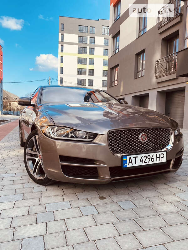 Седан Jaguar XE 2016 в Ивано-Франковске