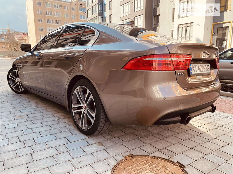 Седан Jaguar XE 2016 в Ивано-Франковске
