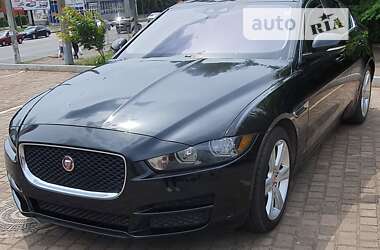 Седан Jaguar XE 2016 в Кривом Роге