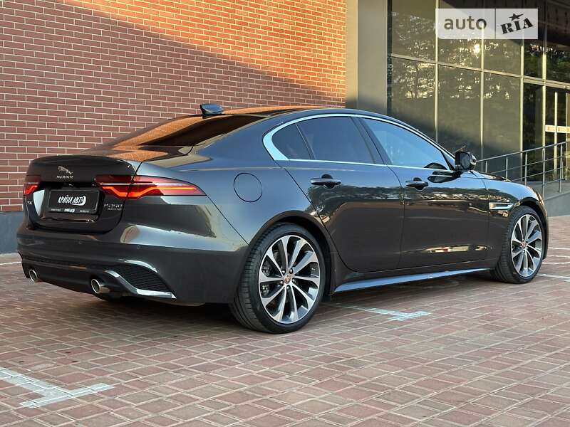 Седан Jaguar XE 2020 в Киеве