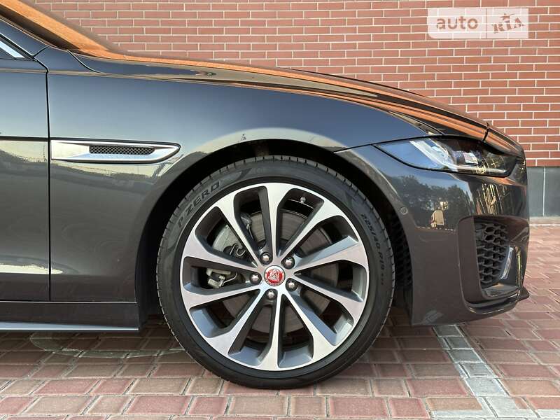 Седан Jaguar XE 2020 в Киеве