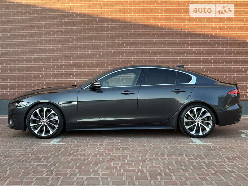 Седан Jaguar XE 2020 в Киеве