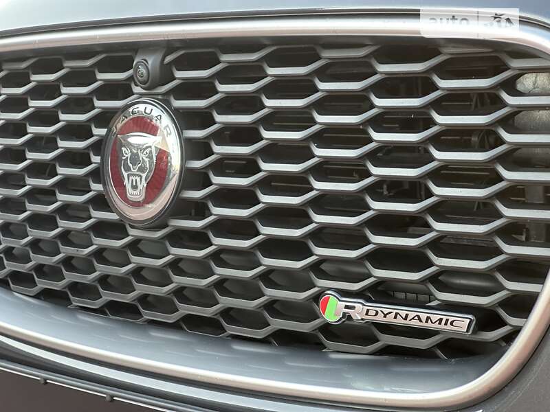 Седан Jaguar XE 2020 в Киеве