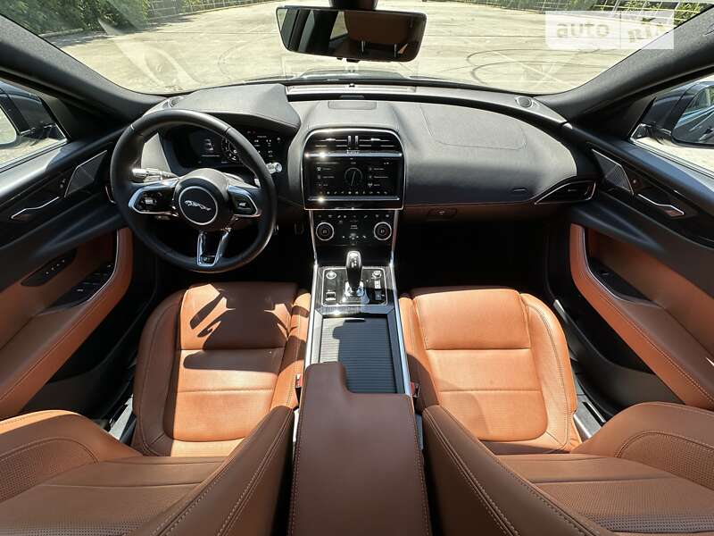Седан Jaguar XE 2020 в Киеве