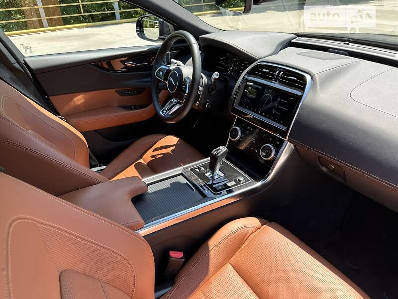 Седан Jaguar XE 2020 в Киеве