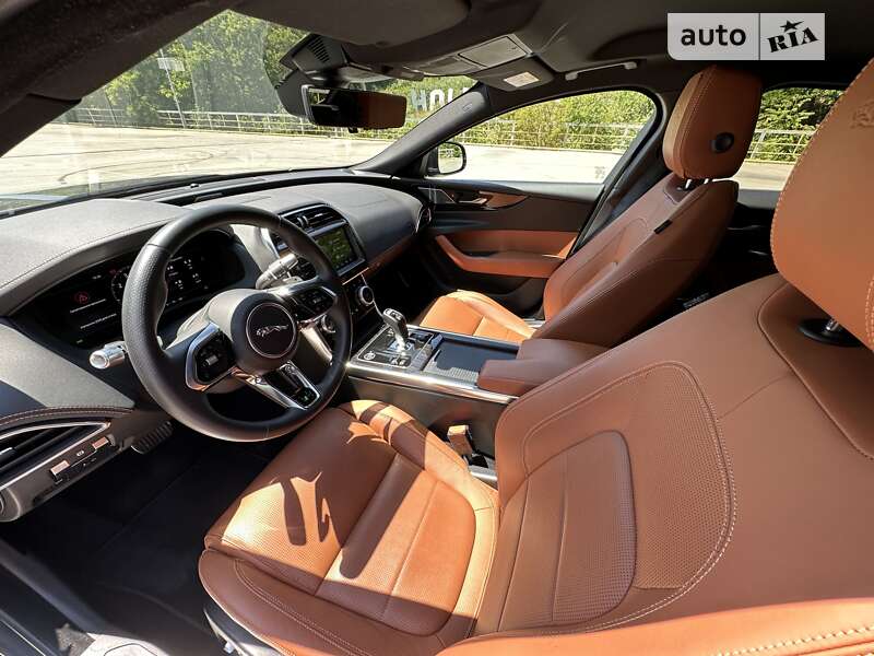 Седан Jaguar XE 2020 в Киеве
