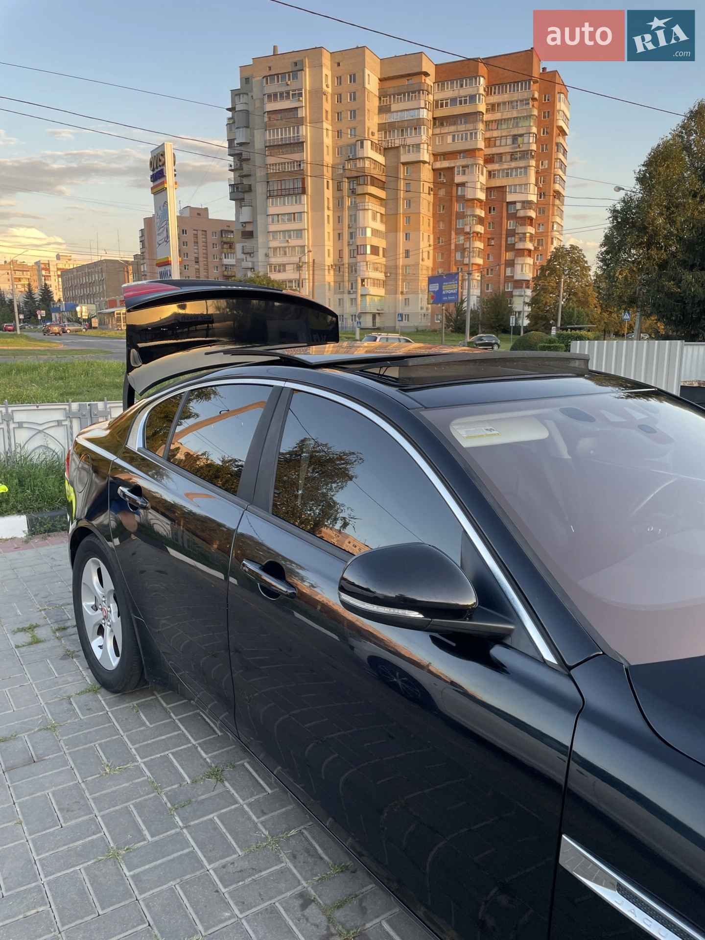 2017 Jaguar XE - мініатюра 11