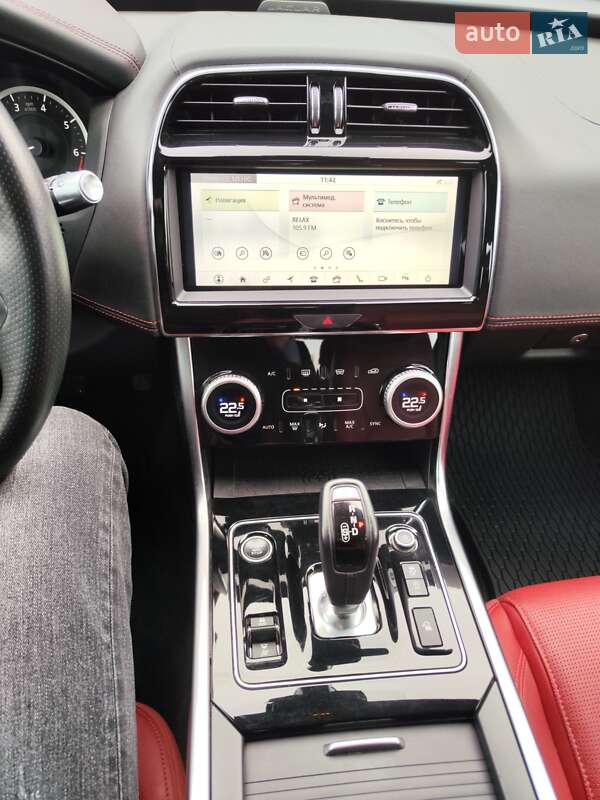 Седан Jaguar XE 2019 в Виннице