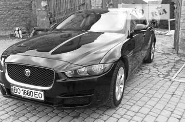 Седан Jaguar XE 2016 в Тернополі