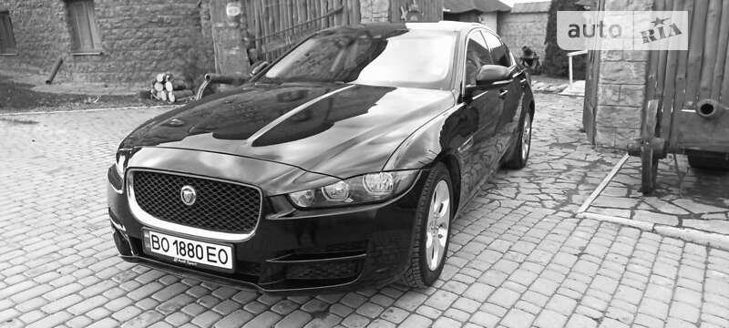 Седан Jaguar XE 2016 в Тернополе