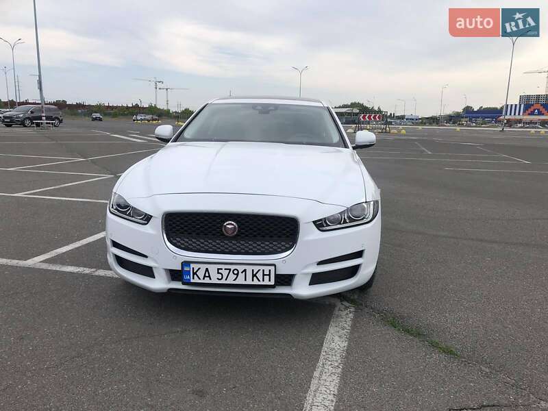 Jaguar XE 2018