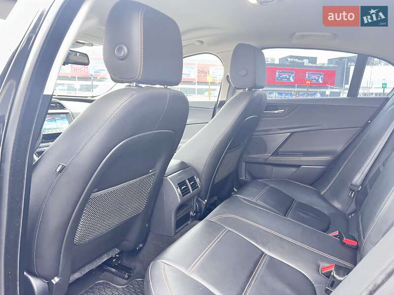 Седан Jaguar XE 2017 в Полтаве