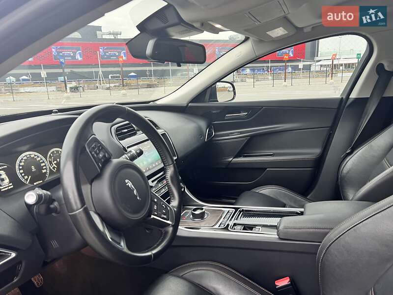 Седан Jaguar XE 2017 в Полтаве