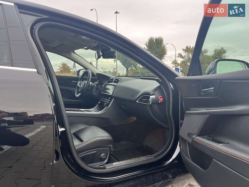 Седан Jaguar XE 2017 в Полтаве