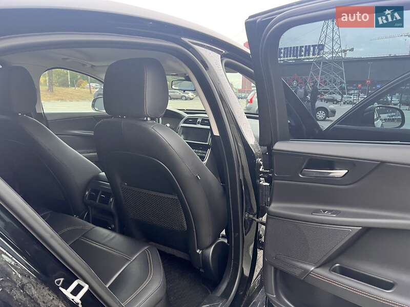 Седан Jaguar XE 2017 в Полтаве