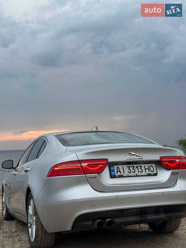 Седан Jaguar XE 2016 в Києві