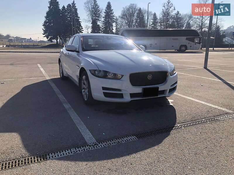 Седан Jaguar XE 2017 в Ивано-Франковске