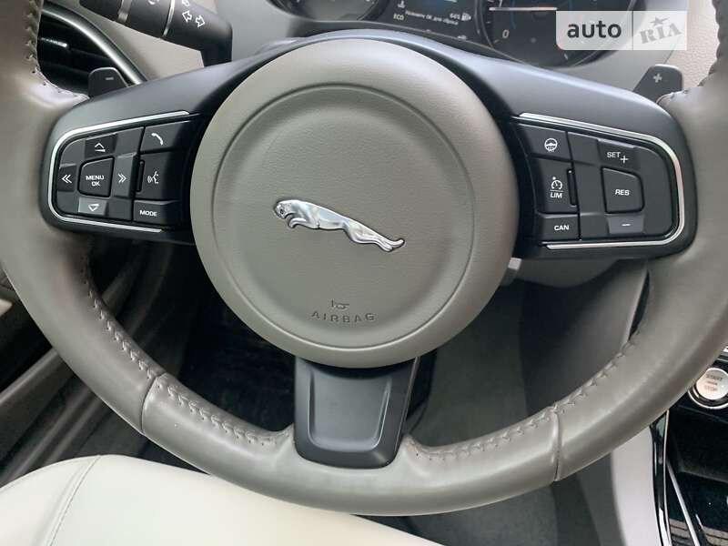Седан Jaguar XE 2017 в Ивано-Франковске