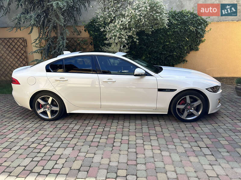 Седан Jaguar XE 2016 в Ужгороде