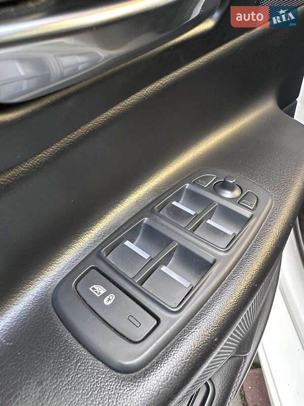 Седан Jaguar XE 2016 в Ужгороде