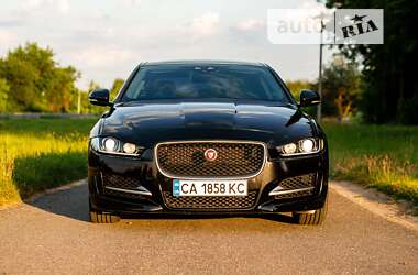 Седан Jaguar XE 2015 в Киеве