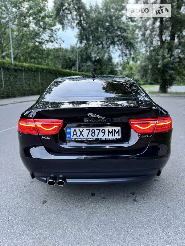 Седан Jaguar XE 2016 в Києві
