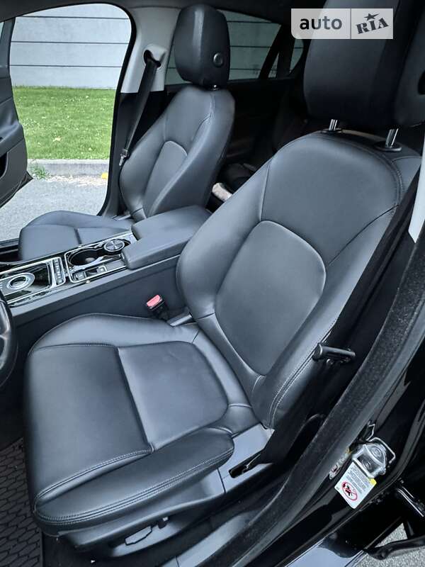 Седан Jaguar XE 2016 в Києві
