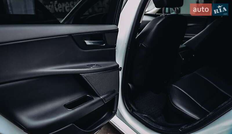 Седан Jaguar XE 2016 в Киеве фото 17 Седан Jaguar XE 2016 в Киеве