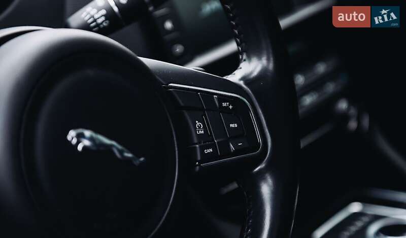 Седан Jaguar XE 2016 в Киеве фото 25 Седан Jaguar XE 2016 в Киеве