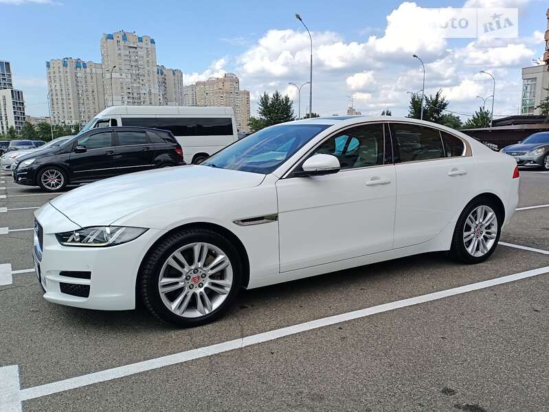 Седан Jaguar XE 2018 в Києві