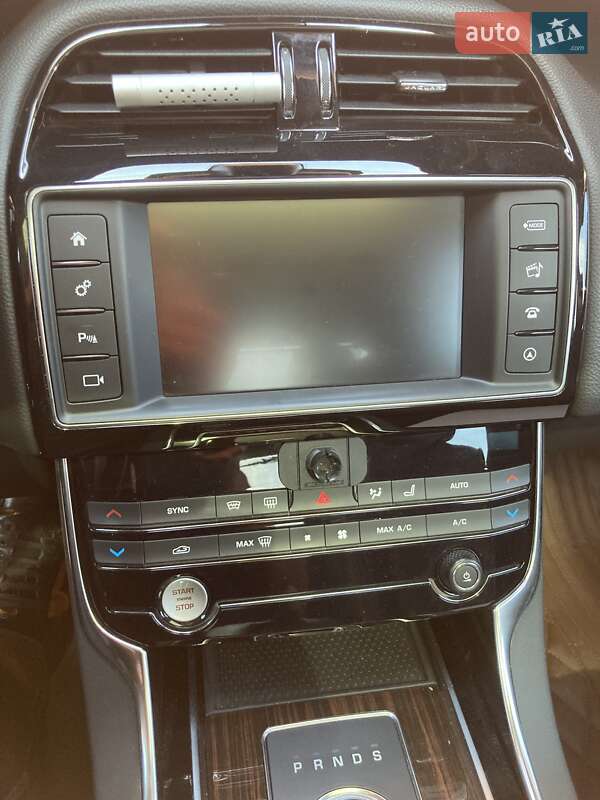 Седан Jaguar XE 2018 в Киеве