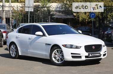 Седан Jaguar XE 2016 в Киеве