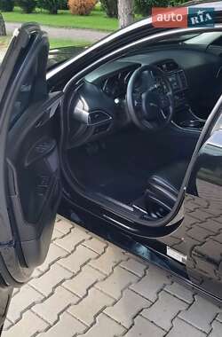 Седан Jaguar XE 2016 в 