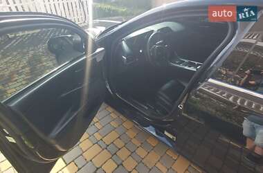 Седан Jaguar XE 2016 в 