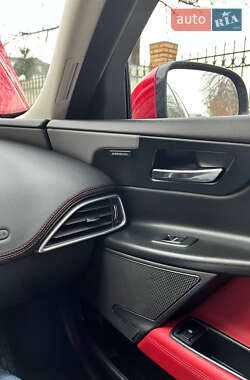Седан Jaguar XE 2015 в 