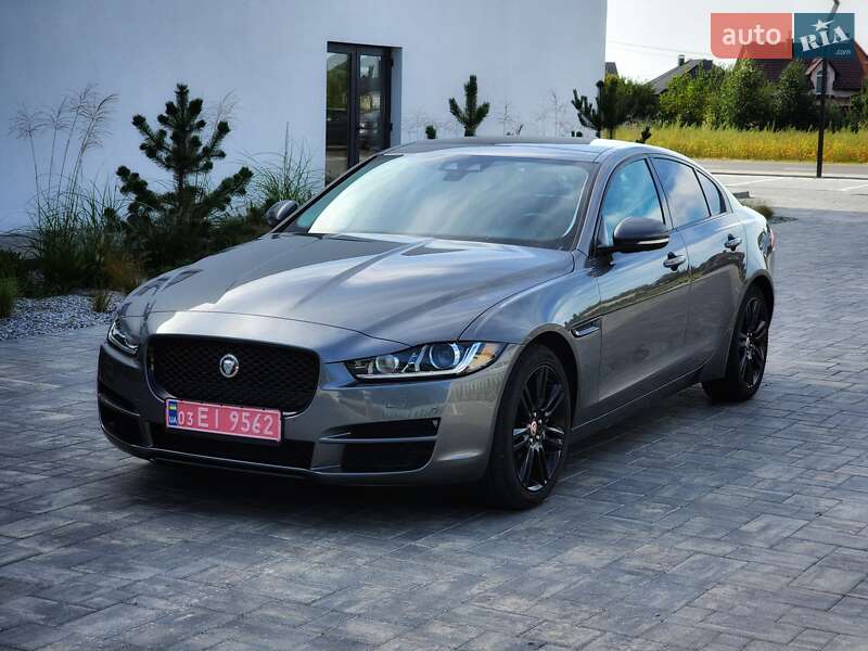 Седан Jaguar XE 2017 в Луцке