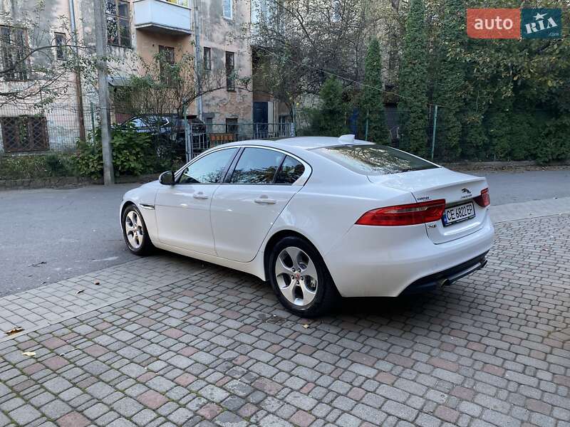 Седан Jaguar XE 2018 в Черновцах