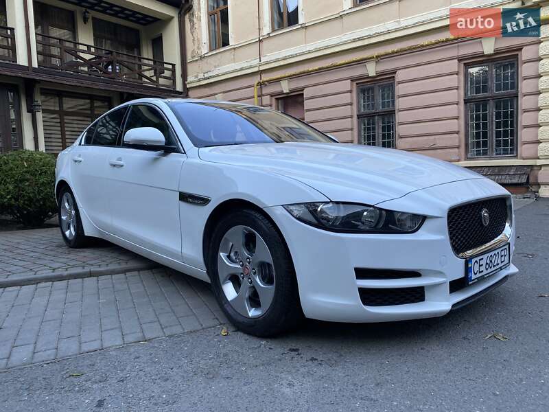 Седан Jaguar XE 2018 в Черновцах