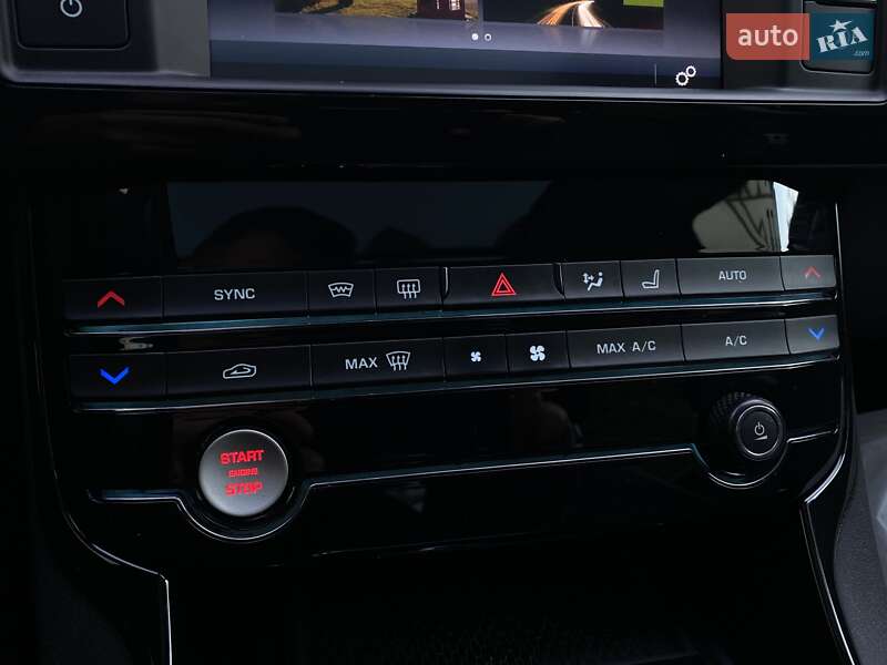 Седан Jaguar XE 2018 в Черновцах