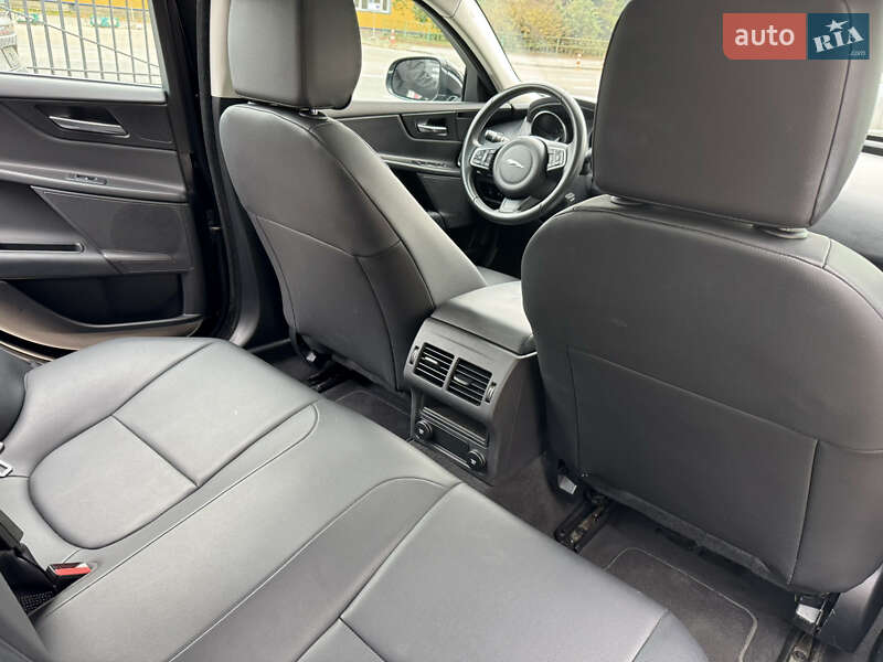 Седан Jaguar XE 2019 в Киеве