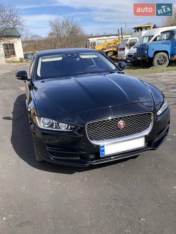 Jaguar XE 2018